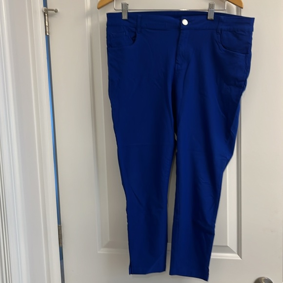 Pair of women’s Lily Morgan capri pants - Picture 7 of 11